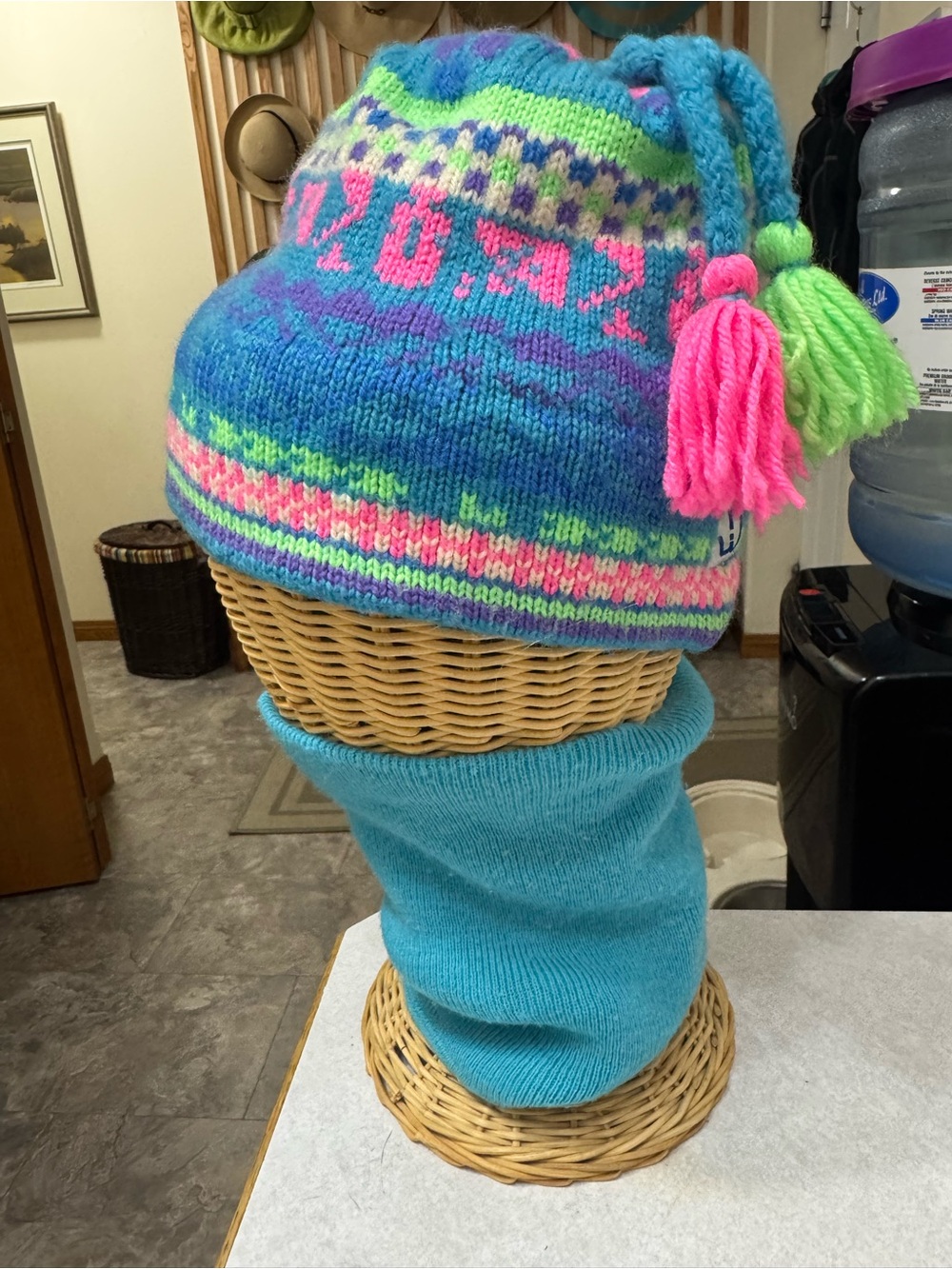 Vintage  Multicolor Pom-Pom Knit wool ski toque Blue & neck warmer.